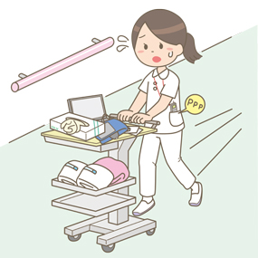 忙しそうにワゴンを押している看護師