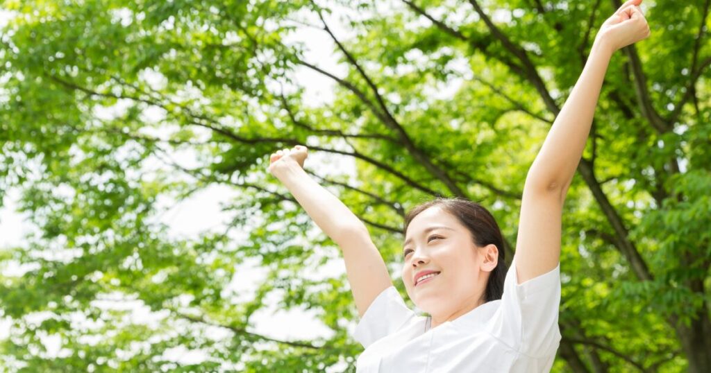 のびのびとしている看護師