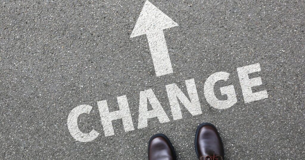 違う道へ歩き出す足元