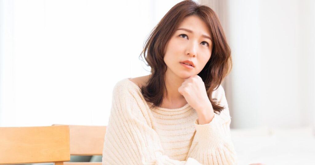 迷っている女性